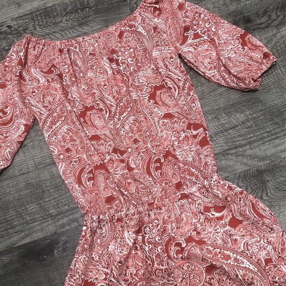 Elan Womens Romper Sz Medium Shorts Paisley Print Red/Peach Chest 38” A8 - Picture 2 of 5